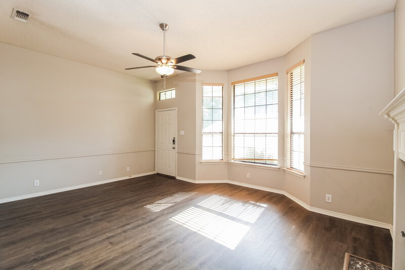 2,455/Mo, 1117 Brittany Drive Denton, TX 76209 Living Room View 2