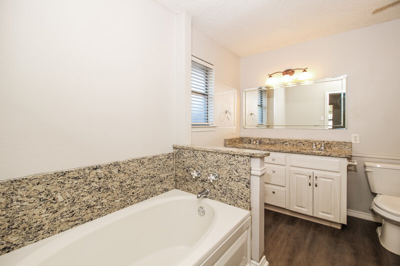 2,455/Mo, 1117 Brittany Drive Denton, TX 76209 Main Bathroom View