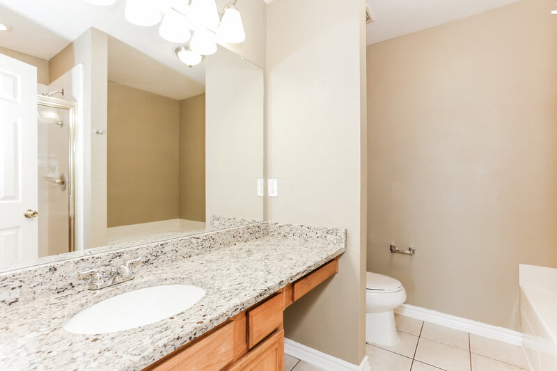 1,940/Mo, 2853 Saint Croix Avenue Lancaster, TX 75146 Main Bathroom View