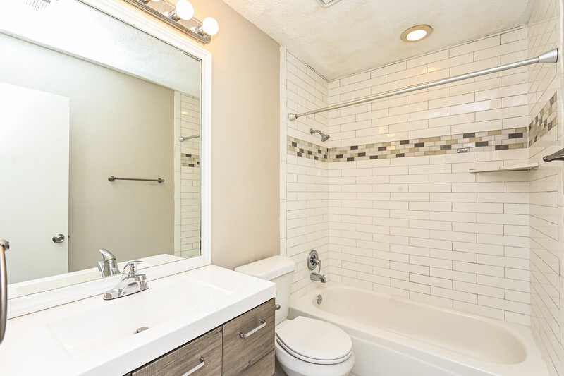 1,995/Mo, 3309 Country Creek Lane Fort Worth, TX 76123 Bathroom View