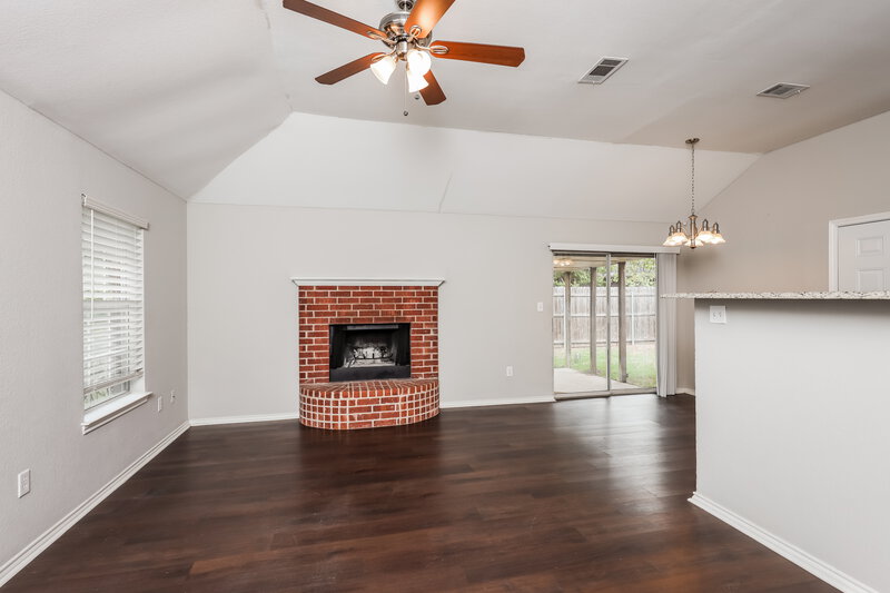 2,165/Mo, 3333 N Bell Avenue Denton, TX 76207 Living Room View 2
