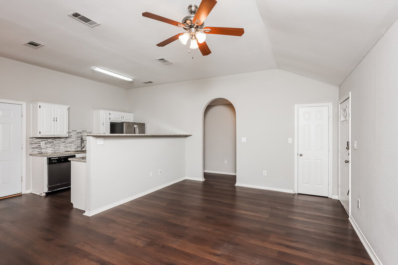 2,165/Mo, 3333 N Bell Avenue Denton, TX 76207 Living Room View 3
