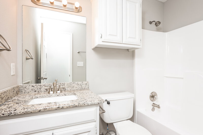 2,165/Mo, 3333 N Bell Avenue Denton, TX 76207 Bathroom View