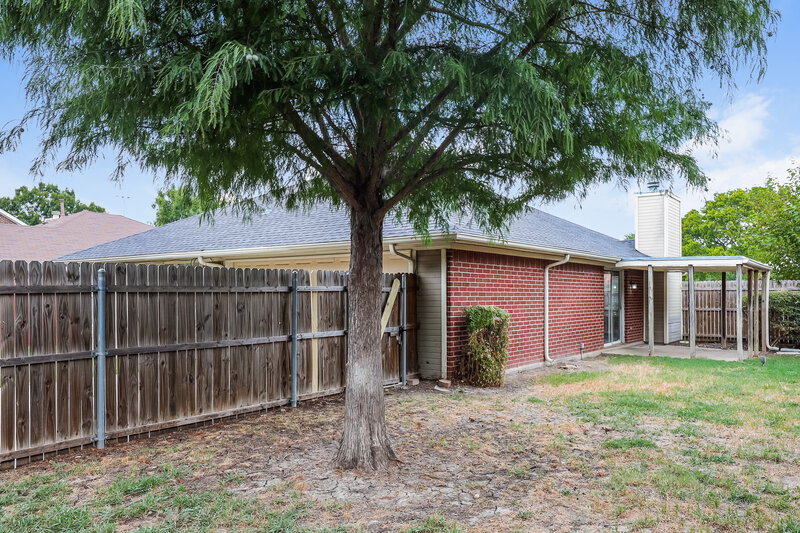2,165/Mo, 3333 N Bell Avenue Denton, TX 76207 Rear View