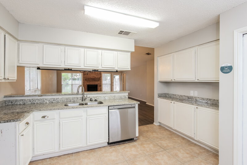 1,795/Mo, 1701 Gainsborough Way Fort Worth, TX 76134 Kitchen View 2