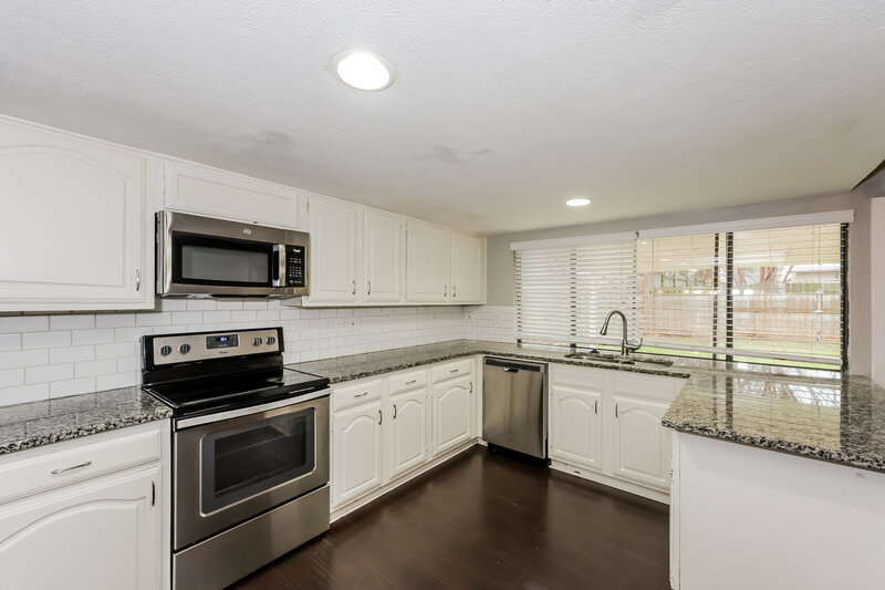 2,225/Mo, 7709 Landmark Ridge Street Fort Worth, TX 76133 Kitchen View