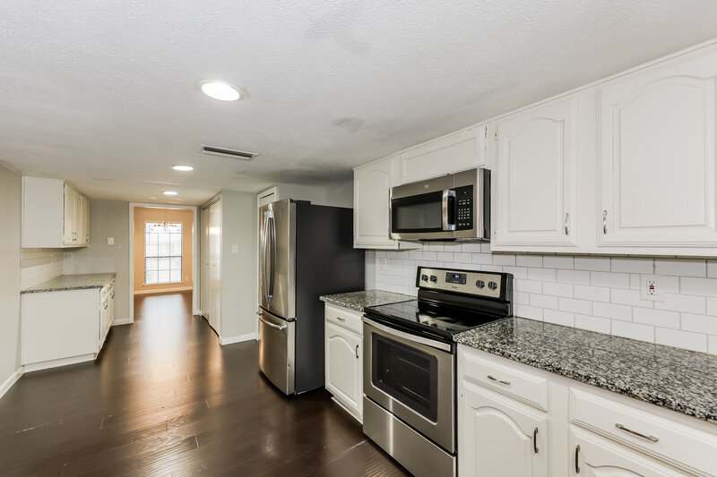 2,225/Mo, 7709 Landmark Ridge Street Fort Worth, TX 76133 Kitchen View 2