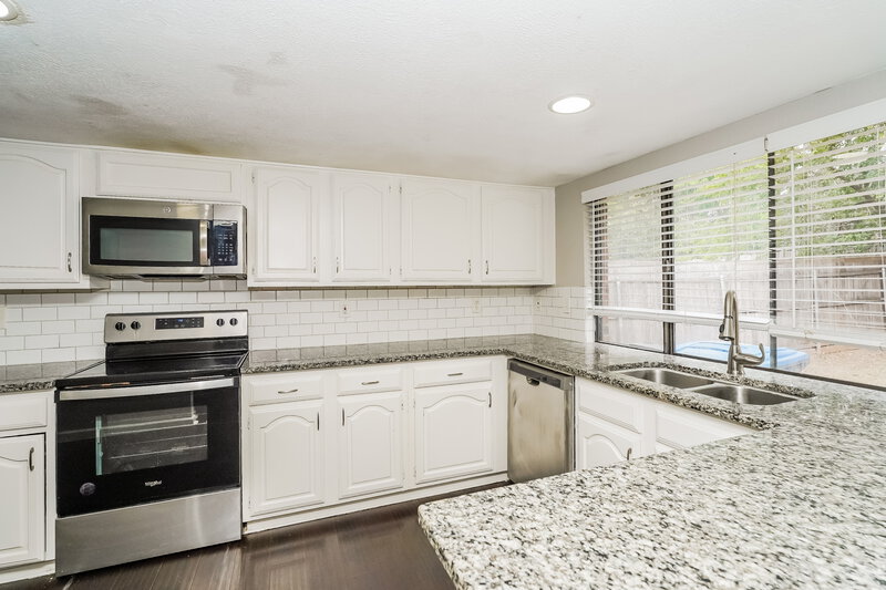 2,080/Mo, 7709 Landmark Ridge Street Fort Worth, TX 76133 Kitchen View