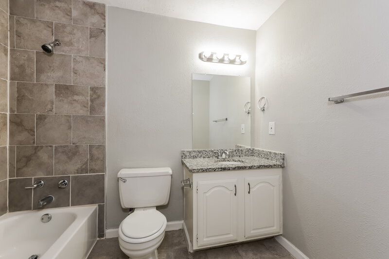 2,225/Mo, 7709 Landmark Ridge Street Fort Worth, TX 76133 Bathroom View