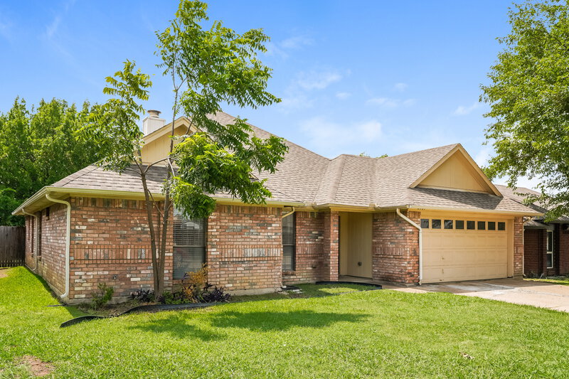 2,405/Mo, 6504 Running Creek Dr Arlington, TX 76001 Front View