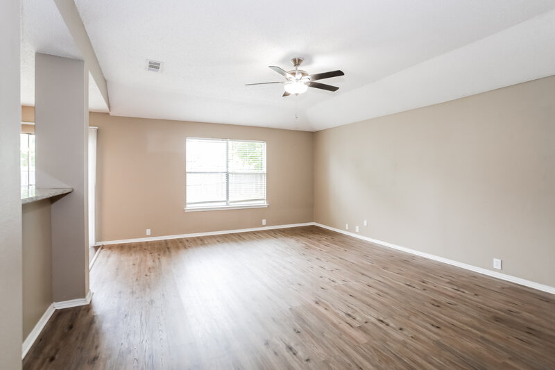 2,205/Mo, 920 Greenbend Drive Denton, TX 76210 Living Room View