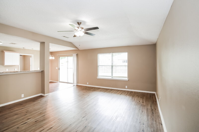 2,205/Mo, 920 Greenbend Drive Denton, TX 76210 Living Room View 2