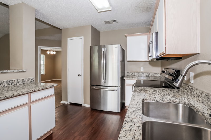 2,205/Mo, 920 Greenbend Drive Denton, TX 76210 Kitchen View 2