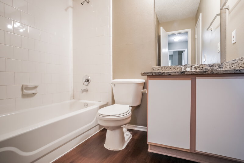 2,205/Mo, 920 Greenbend Drive Denton, TX 76210 Main Bathroom View