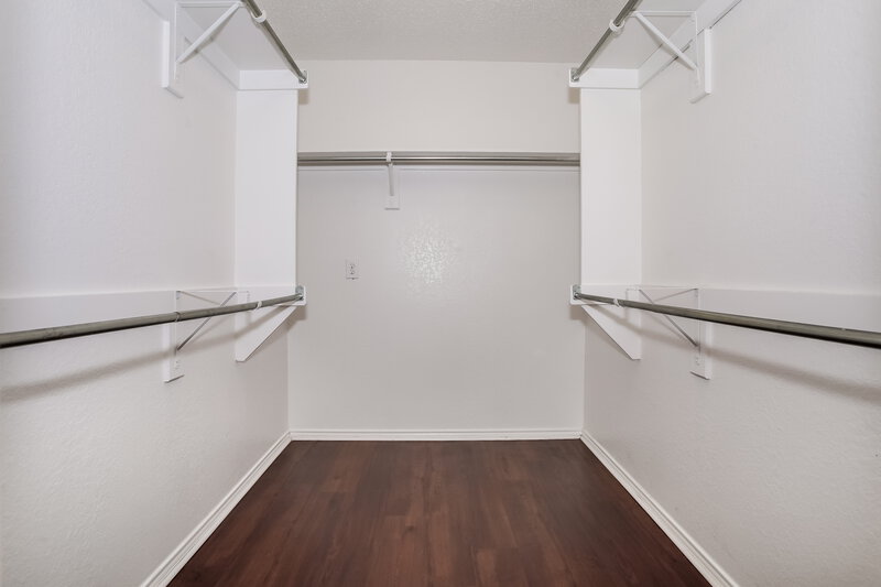 2,205/Mo, 920 Greenbend Drive Denton, TX 76210 Walk In Closet View