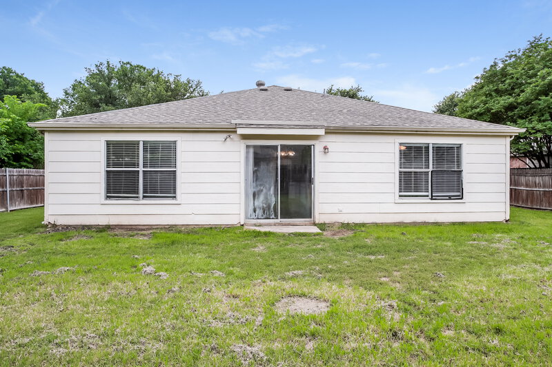 2,205/Mo, 920 Greenbend Drive Denton, TX 76210 Rear View