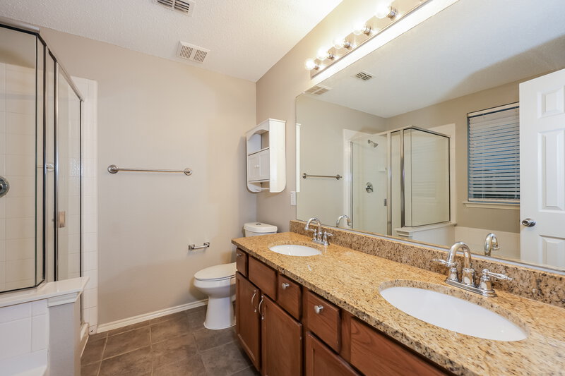 2,730/Mo, 430 Creekwood Court Forney, TX 75126 Main Bathroom View
