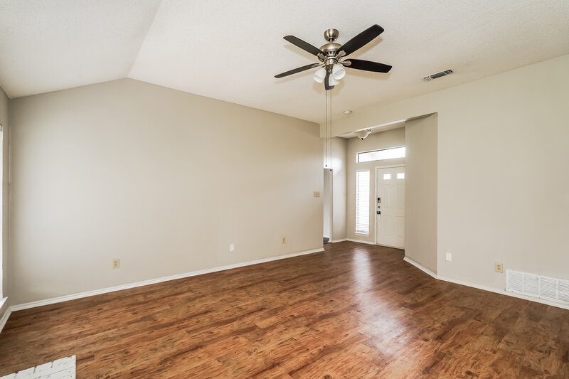 1,995/Mo, 2506 Arapaho Drive Arlington, TX 76018 Living Room View