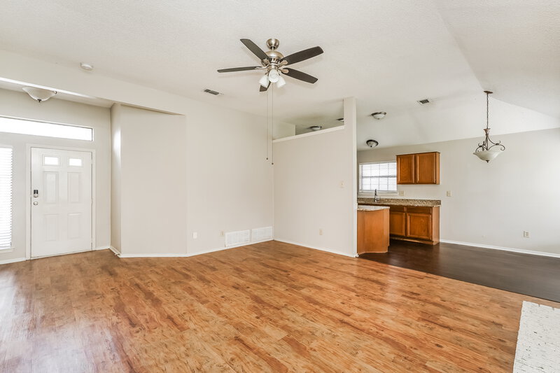 1,995/Mo, 2506 Arapaho Drive Arlington, TX 76018 Living Room View 2