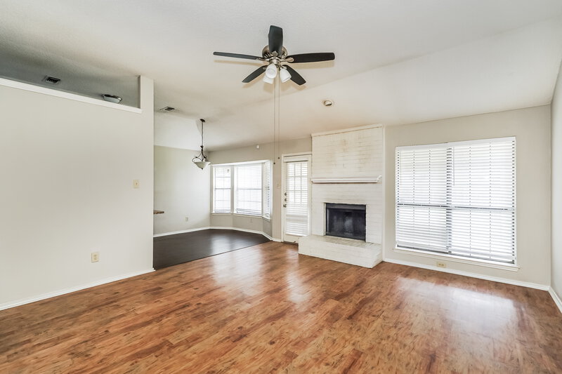 1,995/Mo, 2506 Arapaho Drive Arlington, TX 76018 Living Room View 3