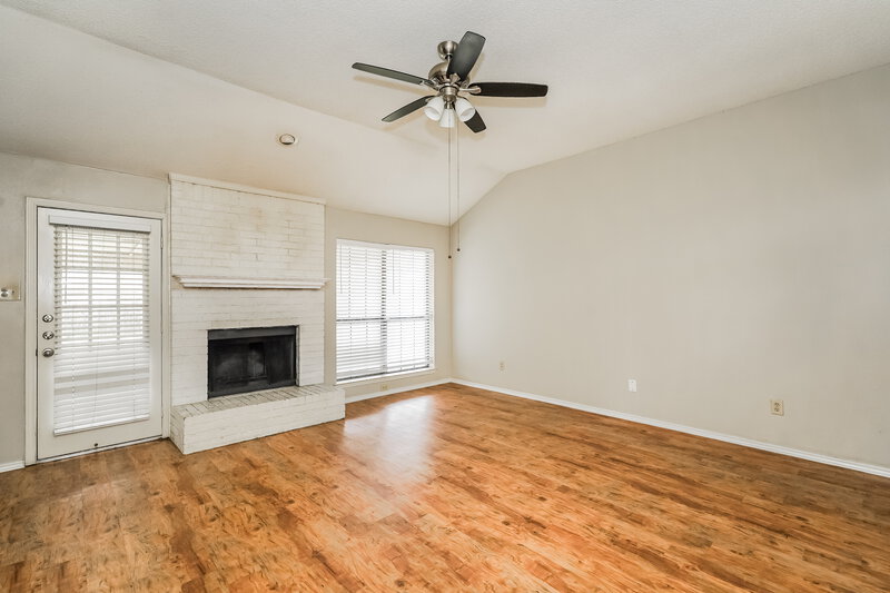 1,995/Mo, 2506 Arapaho Drive Arlington, TX 76018 Living Room View 4
