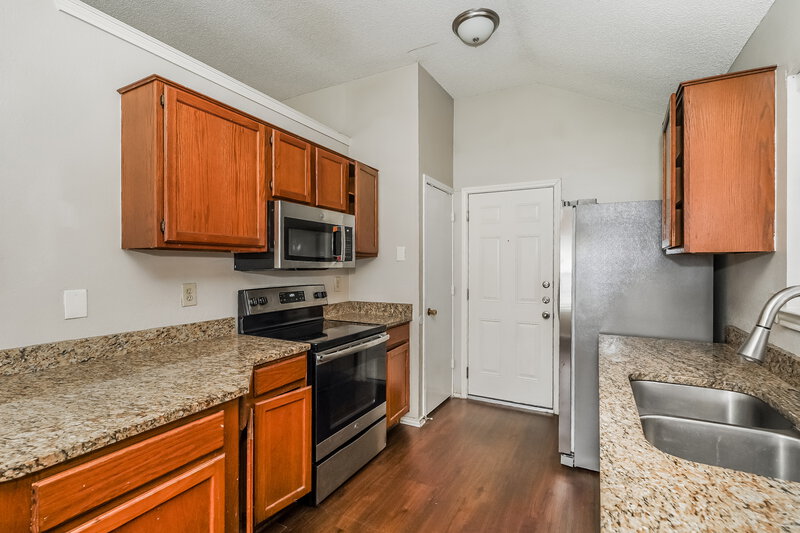 1,995/Mo, 2506 Arapaho Drive Arlington, TX 76018 Kitchen View 2