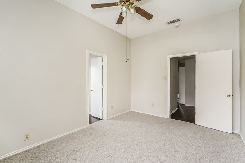 1,995/Mo, 2506 Arapaho Drive Arlington, TX 76018 Main Bedroom View 2