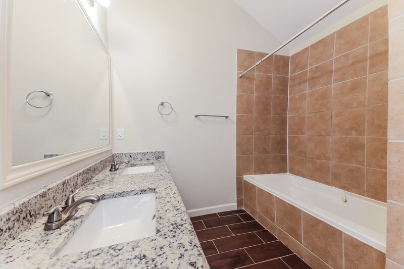 3,530/Mo, 1208 Paintbrush Street Mesquite, TX 75149 Main Bathroom View