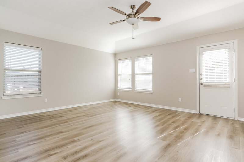 2,310/Mo, 632 Rain Lily Drive Desoto, TX 75115 Family Room View
