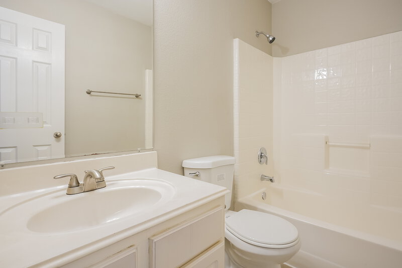 2,340/Mo, 2522 Esquire Drive Arlington, TX 76018 Bathroom View