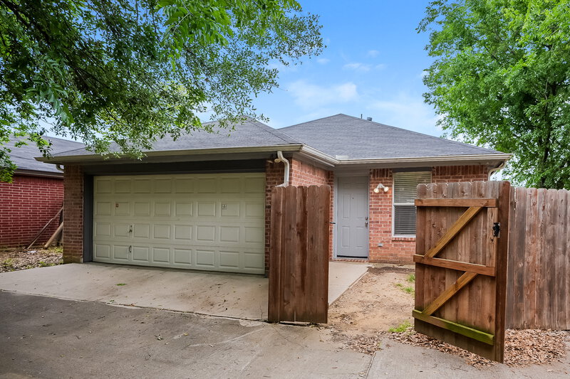 2,340/Mo, 2522 Esquire Drive Arlington, TX 76018 Rear View 2