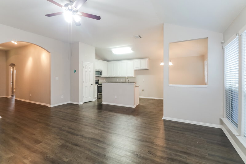 2,190/Mo, 9308 Cynthia Ct Fort Worth, TX 76140 Living Room View