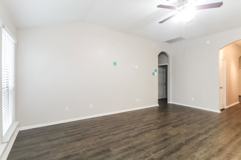 2,190/Mo, 9308 Cynthia Ct Fort Worth, TX 76140 Living Room View 2