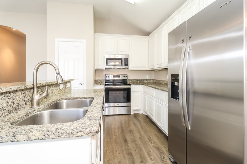 1,890/Mo, 9308 Cynthia Ct Fort Worth, TX 76140 Kitchen View