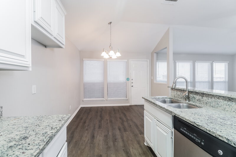 2,190/Mo, 9308 Cynthia Ct Fort Worth, TX 76140 Kitchen View