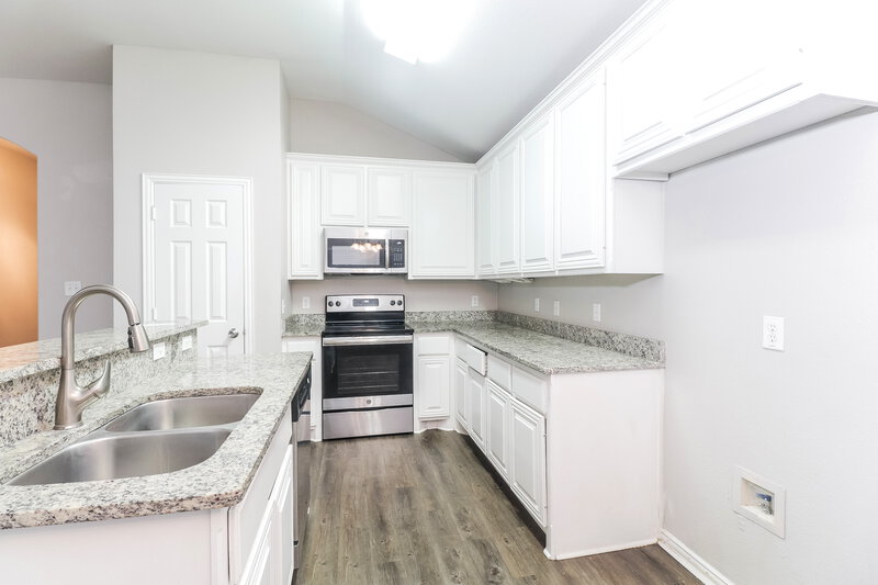 2,190/Mo, 9308 Cynthia Ct Fort Worth, TX 76140 Kitchen View 2
