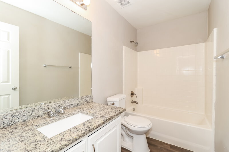 1,890/Mo, 9308 Cynthia Ct Fort Worth, TX 76140 Bathroom View