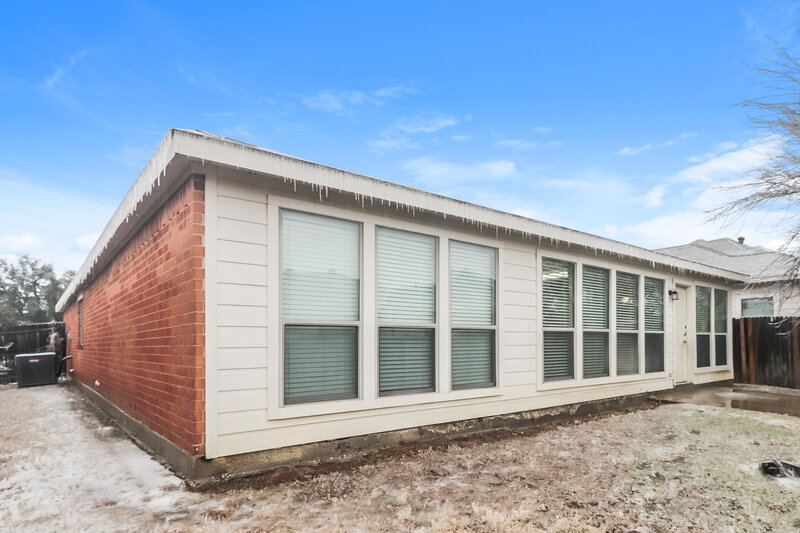 2,190/Mo, 9308 Cynthia Ct Fort Worth, TX 76140 Rear View