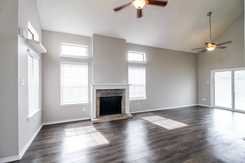 2,195/Mo, 608 McMackin Street Cedar Hill, TX 75104 Living Room View 2