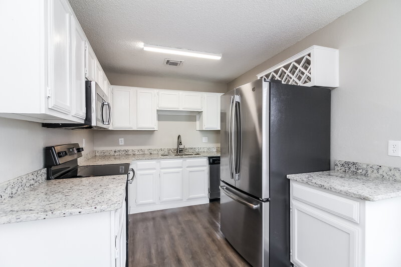 2,195/Mo, 608 McMackin Street Cedar Hill, TX 75104 Kitchen View