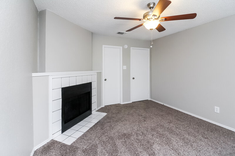 2,195/Mo, 608 McMackin Street Cedar Hill, TX 75104 Master Bedroom View 3