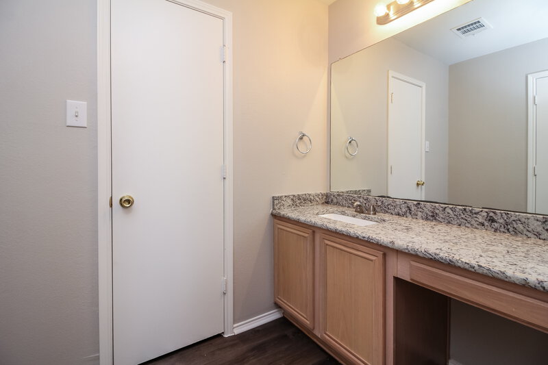 2,135/Mo, 240 Amherst Drive Forney, TX 75126 Bathroom View 2