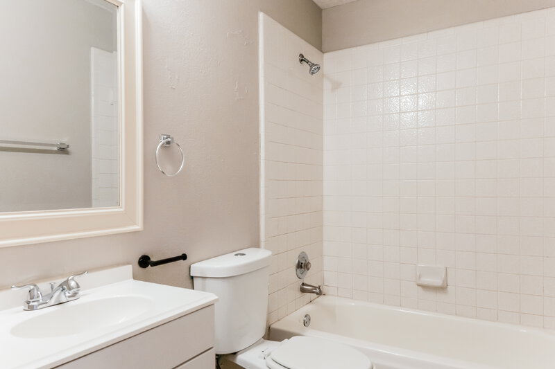 2,050/Mo, 7608 Honeybee Lane Fort Worth, TX 76137 Bathroom View