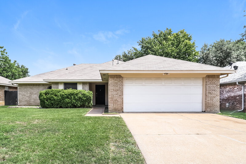 2,235/Mo, 900 Vicksburg Ln Burleson, TX 76028 External View