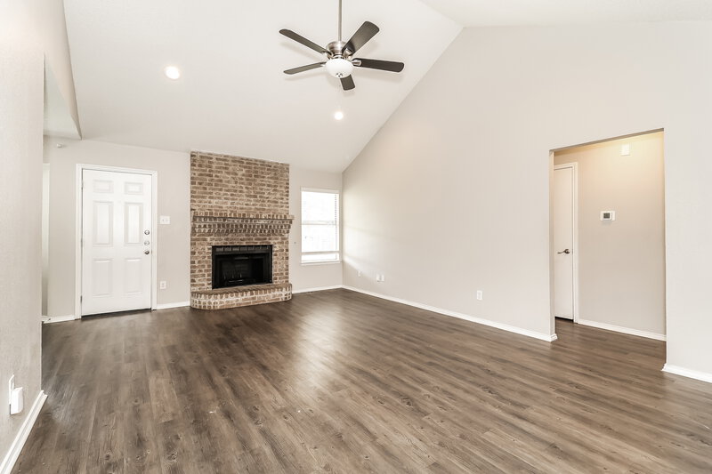 2,235/Mo, 900 Vicksburg Ln Burleson, TX 76028 Living Room View