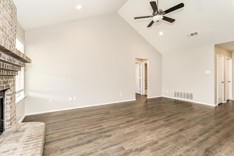 2,235/Mo, 900 Vicksburg Ln Burleson, TX 76028 Living Room View 2