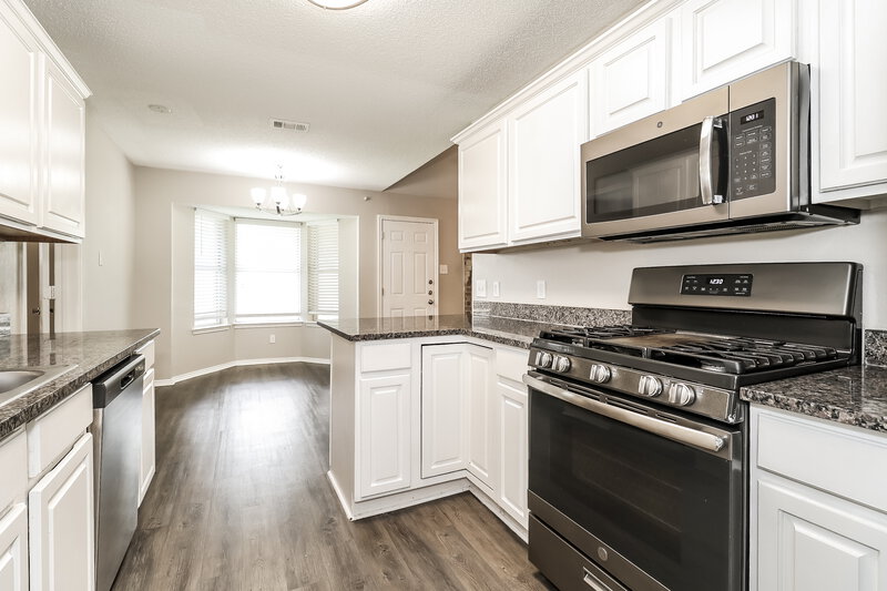 2,235/Mo, 900 Vicksburg Ln Burleson, TX 76028 Kitchen View