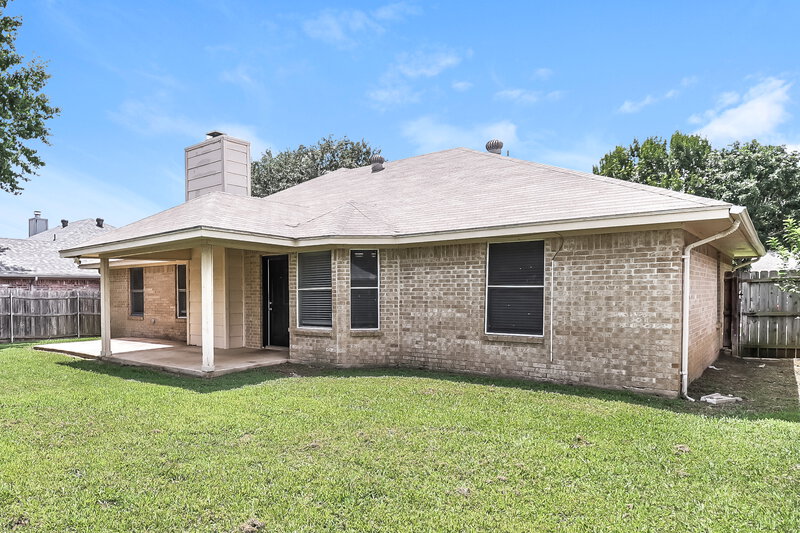 2,235/Mo, 900 Vicksburg Ln Burleson, TX 76028 Rear View