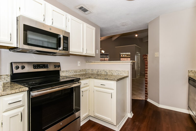 2,050/Mo, 1000 Old Barn Lane Mesquite, TX 75149 Kitchen View 2