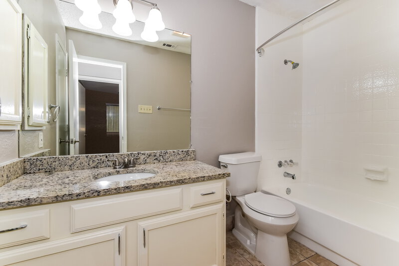 2,050/Mo, 1000 Old Barn Lane Mesquite, TX 75149 Bathroom View